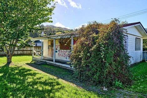 Photo of property in 1-3 Harris Street, Naenae, Lower Hutt, 5011