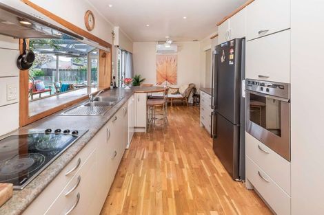 Photo of property in 10 Roadley Avenue, Sunnyhills, Auckland, 2010