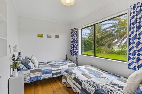 Photo of property in 5 Norna Grove, Waikawa Beach, Manakau, 5573