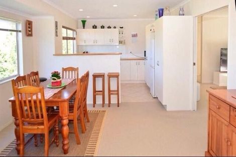 Photo of property in 21 Fulmar Way, Unsworth Heights, Auckland, 0632