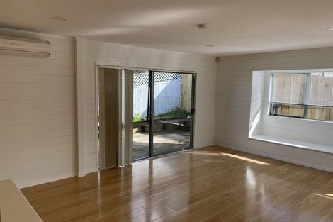 Photo of property in 1/4 Mossop Rise, Glenfield, Auckland, 0629