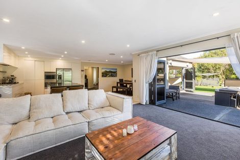 Photo of property in 8 Bowman Place, Whitby, Porirua, 5024