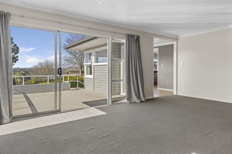 Photo of property in 18 Scenic Heights, Acacia Bay, Taupo, 3330