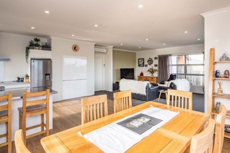 Photo of property in 17 Simpson Crescent, Raumati Beach, Paraparaumu, 5032