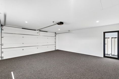 Photo of property in 14 Annie Aranui Drive, Poraiti, 4182