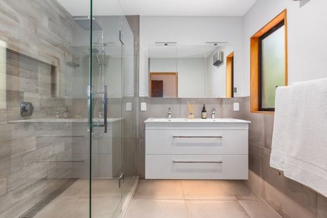 Photo of property in 2/16 Cheviot Road, Lowry Bay, Lower Hutt, 5013