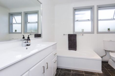 Photo of property in 77 Shakespeare Avenue, Trentham, Upper Hutt, 5018