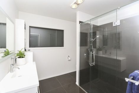 Photo of property in 12e Junction Street, Welbourn, New Plymouth, 4310