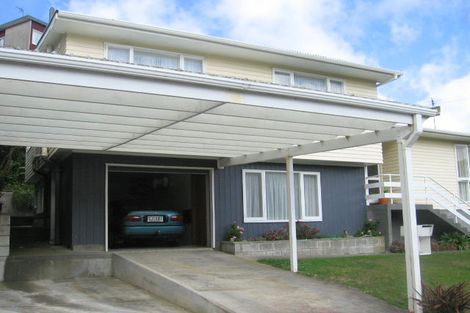 Photo of property in 10 Woodhouse Avenue, Karori, Wellington, 6012
