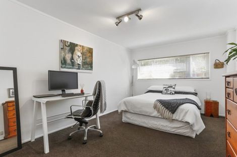 Photo of property in 8 Valdese Rise, Browns Bay, Auckland, 0630