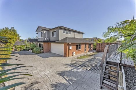 Photo of property in 6 Canonbie Place, East Tamaki Heights, Auckland, 2016