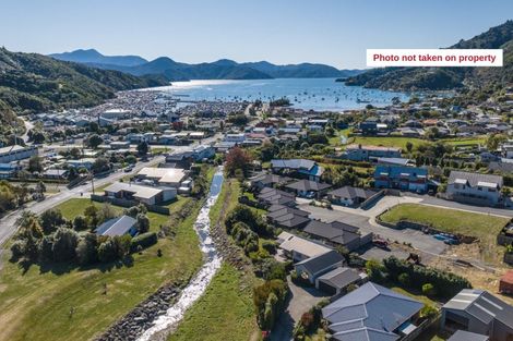 Photo of property in 21 Captains Close, Waikawa, Picton, 7220