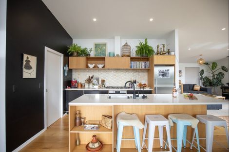 Photo of property in 1 Aroaro Lane, Raglan, 3225