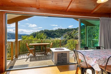 Photo of property in 21 Amelia Crescent, Waikawa, Picton, 7220