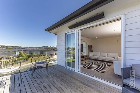 Photo of property in 2 Tauwaka Crescent, Riverhead, 0820