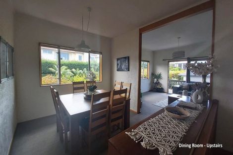 Photo of property in 84a Marine Parade, Mellons Bay, Auckland, 2014