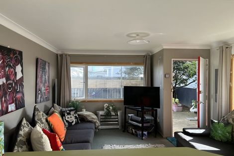Photo of property in 207 Onepu Road, Lyall Bay, Wellington, 6022