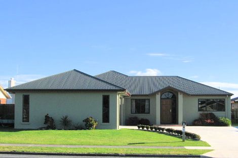 Photo of property in 73 Sandwich Road, St Andrews, Hamilton, 3200