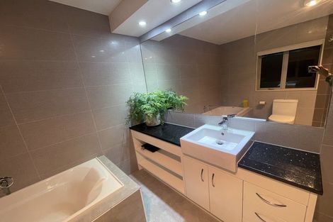 Photo of property in 22 Marwan Crescent, The Gardens, Auckland, 2105