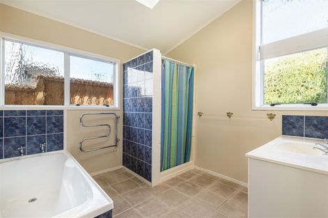 Photo of property in 33 Beulah Avenue, Rothesay Bay, Auckland, 0630