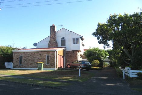Photo of property in 1/26 Tui Glen Road, Birkenhead, Auckland, 0626