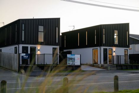 Photo of property in 164a Marine Parade, New Brighton, Christchurch, 8083