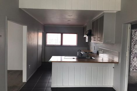 Photo of property in 12a Waiari Road, Conifer Grove, Takanini, 2112