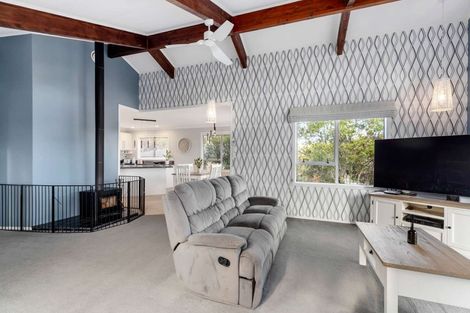 Photo of property in 16 Autumn Avenue, Glen Eden, Auckland, 0602