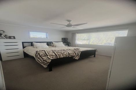 Photo of property in 4 Pavola Grove, Glenfield, Auckland, 0629