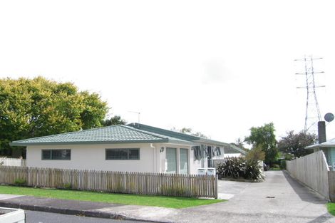 Photo of property in 12 Grainger Road, Te Atatu South, Auckland, 0610