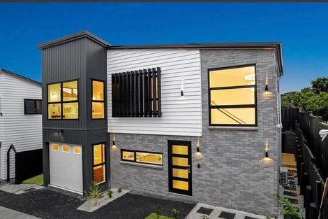 Photo of property in 7d Sirius Place, Botany Downs, Auckland, 2010