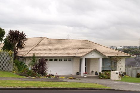 Photo of property in 26 Corta Bella Place, Golflands, Auckland, 2013