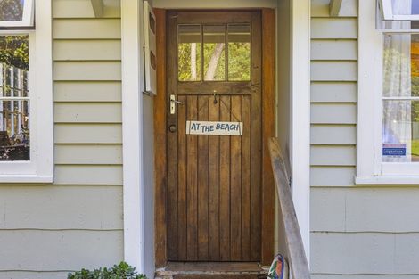 Photo of property in 18 Western Road, Laingholm, Auckland, 0604