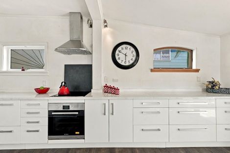 Photo of property in 25 Puriri Street, Helensville, 0800
