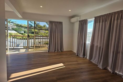 Photo of property in 2a Holiday Road, Stanmore Bay, Whangaparaoa, 0932