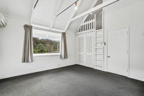 Photo of property in 451 Stokes Valley Road, Stokes Valley, Lower Hutt, 5019