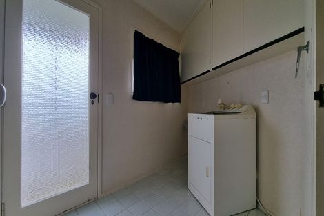 Photo of property in 17b Colmar Road, Mellons Bay, Auckland, 2014