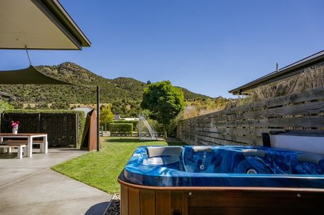 Photo of property in 12 Warbler Lane, Albert Town, Wanaka, 9305
