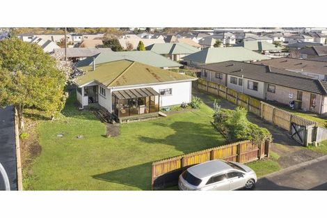 Photo of property in 76 Manuroa Road, Takanini, 2112