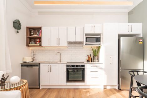 Photo of property in 18 Portland Crescent, Thorndon, Wellington, 6011