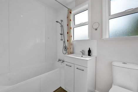 Photo of property in 1/324 Carrington Street, Vogeltown, New Plymouth, 4310