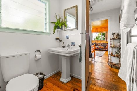 Photo of property in 32 Ferry Parade, Herald Island, Auckland, 0618