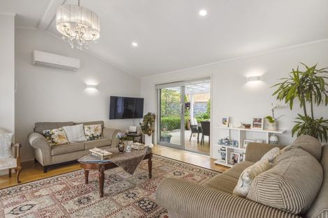 Photo of property in 2/23 Parr Terrace, Castor Bay, Auckland, 0620