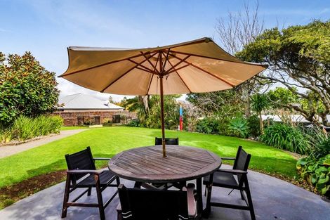 Photo of property in 10 Strandon Place, Strandon, New Plymouth, 4312