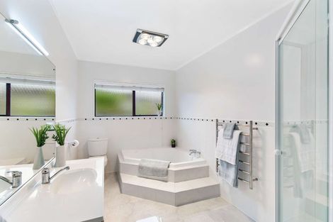 Photo of property in 9 Picasso Drive, West Harbour, Auckland, 0618