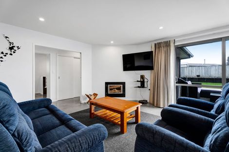 Photo of property in 2 Huetu Place, Bell Block, New Plymouth, 4312