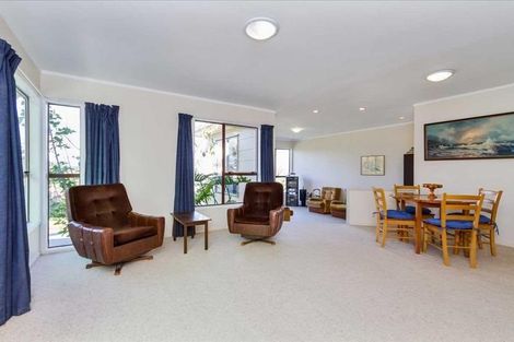 Photo of property in 15 Yule Place, Massey, Auckland, 0614