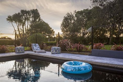 Photo of property in 60 Kaipara Road, Papakura, 2582