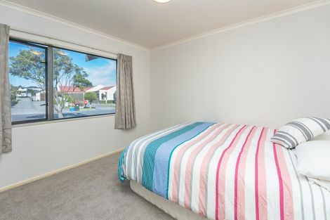 Photo of property in 7 Quadrant Heights, Paraparaumu, 5032