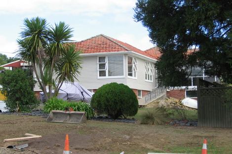 Photo of property in 21 Vardon Road, Green Bay, Auckland, 0604
